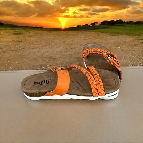 Earth Shoes - Earth Suede Sandals Size 6M